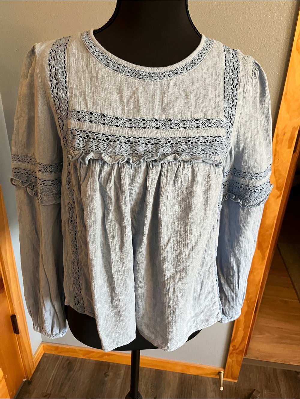 American Eagle Outfitters Light Blue Lace-Trim Peasant Top